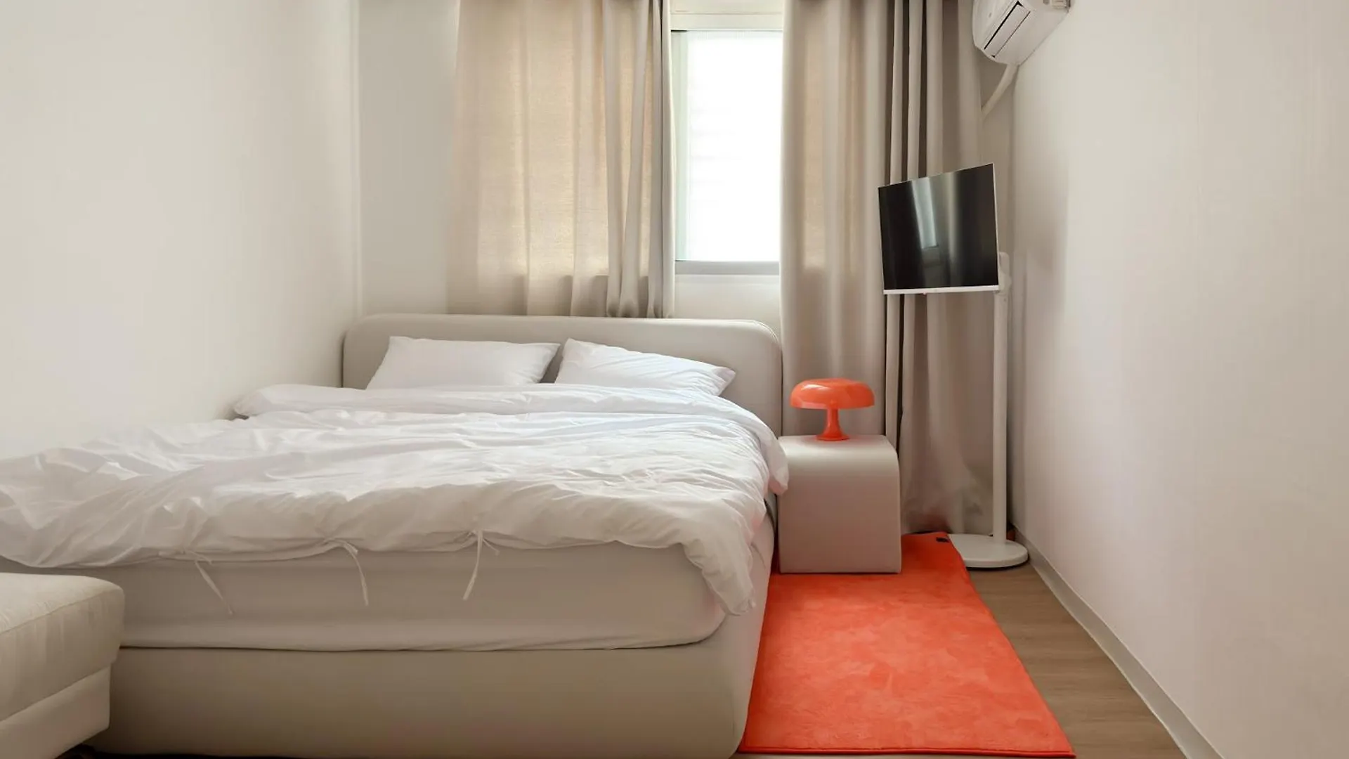 Gangnam 23, 3 Minutes Walk From Sinnonhyeon Station, Airport Bus, 1St Floor, Emotional Accommodation, Sleeps 5, Netflix, Wifi Seúl Apartamento